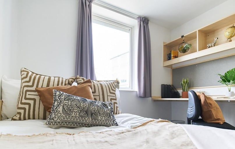 De Walden Way, City Centre, Bradford - Image 1